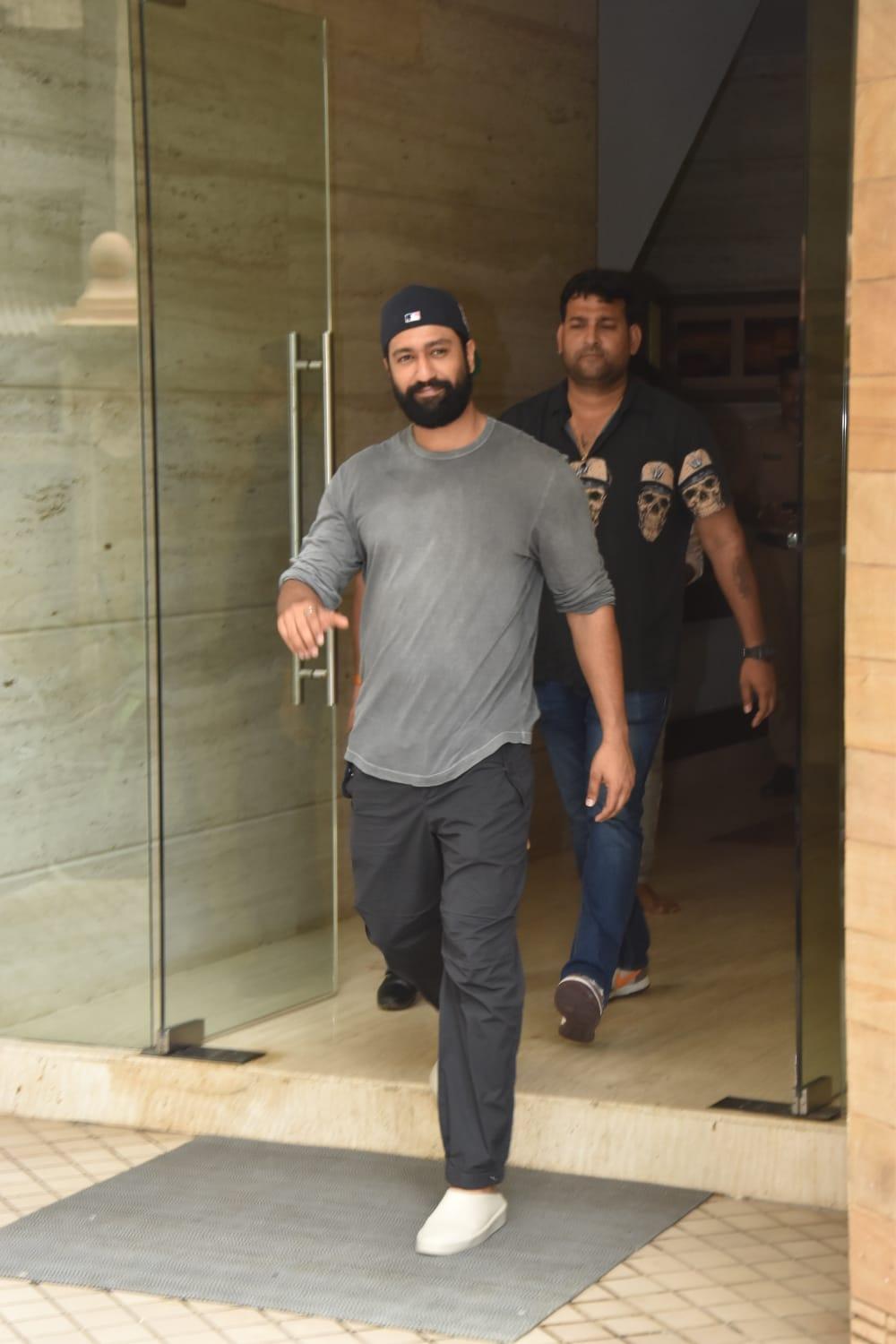 Dressed impeccably in a grey sweatshirt, black cargos, and a backward cap, Vicky exuded effortless style and grabbed attention wherever he went. His cool and casual look perfectly complemented his confident and charismatic personality.